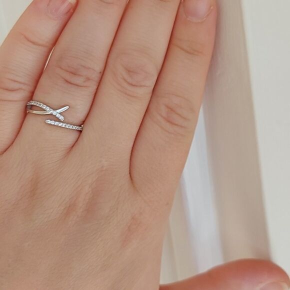 925 Sterling Criss Cross Ring - Picture 3 of 8